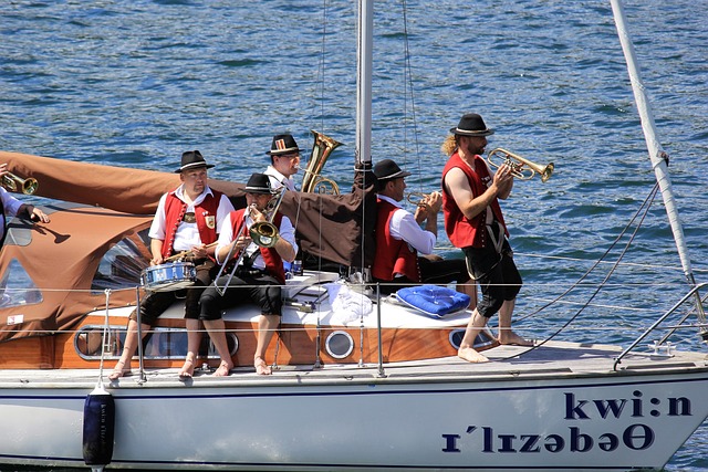 积极采用大 积极采用大