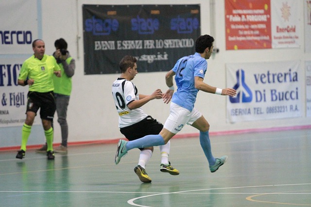 电讯报：曼联可能关闭全球各地办事处，新一轮裁员集中在招聘部门.